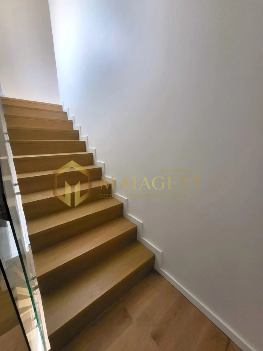 Moradia T3 para Venda em Madalena Foto 9