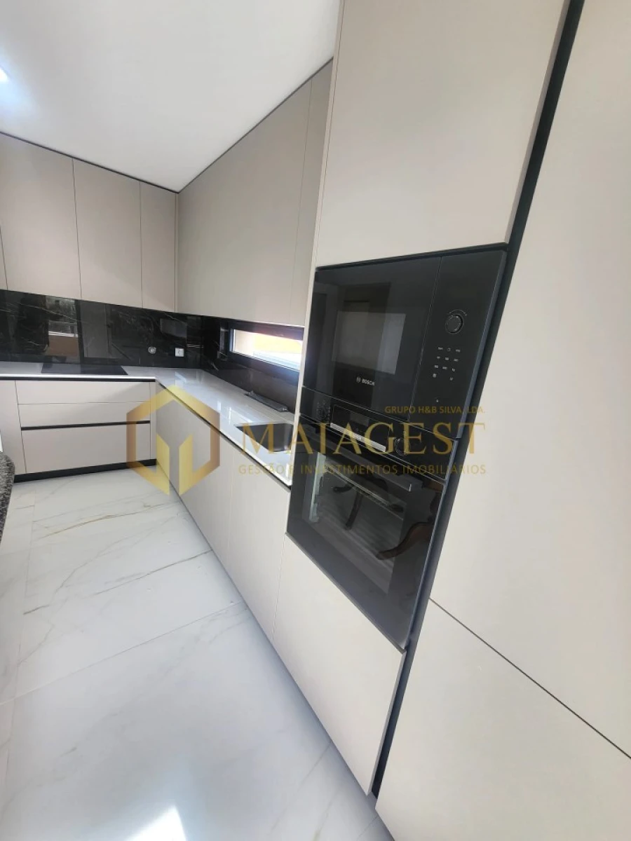 Moradia T3 para Venda em Madalena Foto 12