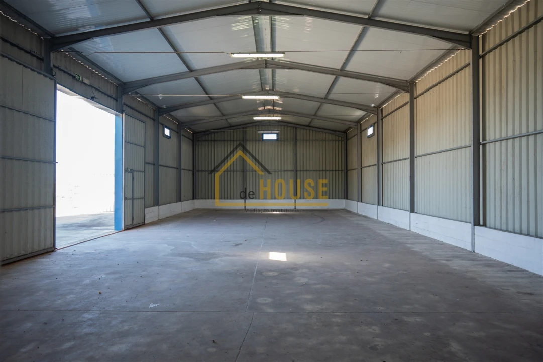 Armazém para Venda em Miragaia e Marteleira Foto 7