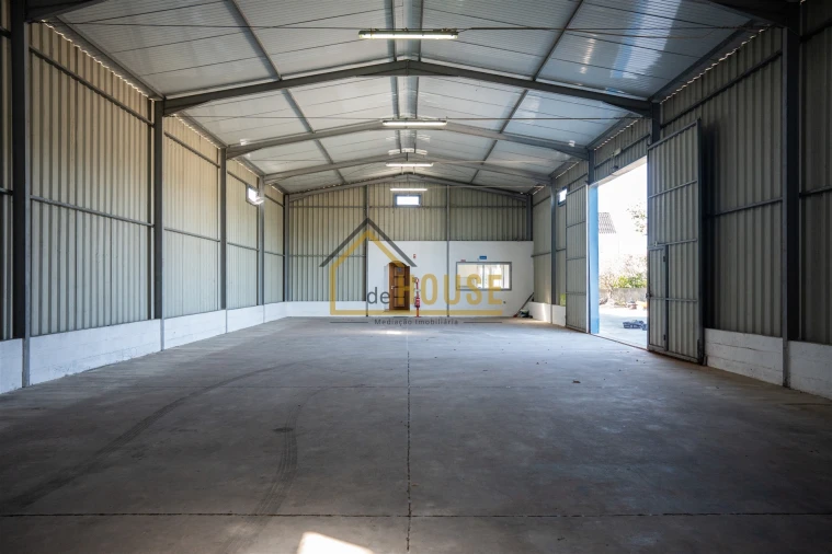 Armazém para Venda em Miragaia e Marteleira Foto 31