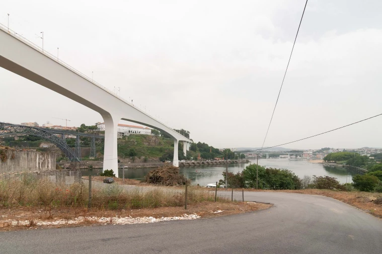 Prédio para Venda em Oliveira do Douro Foto 14
