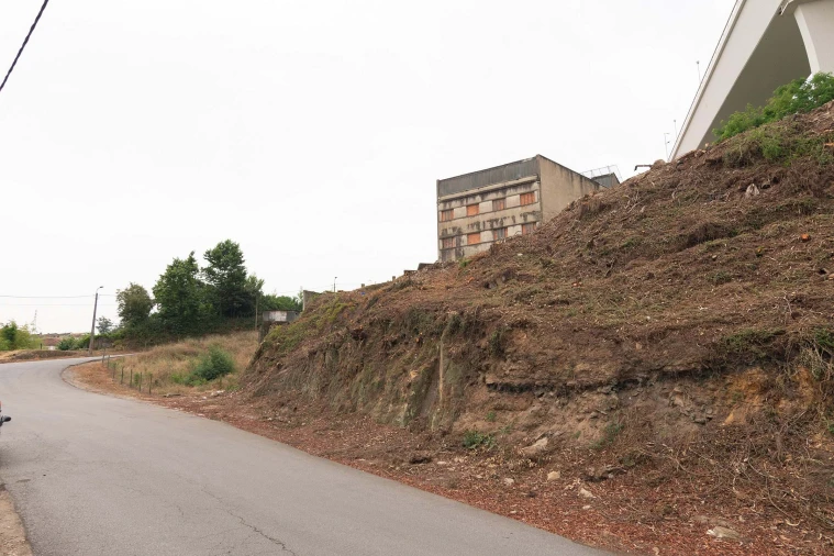 Prédio para Venda em Oliveira do Douro Foto 9