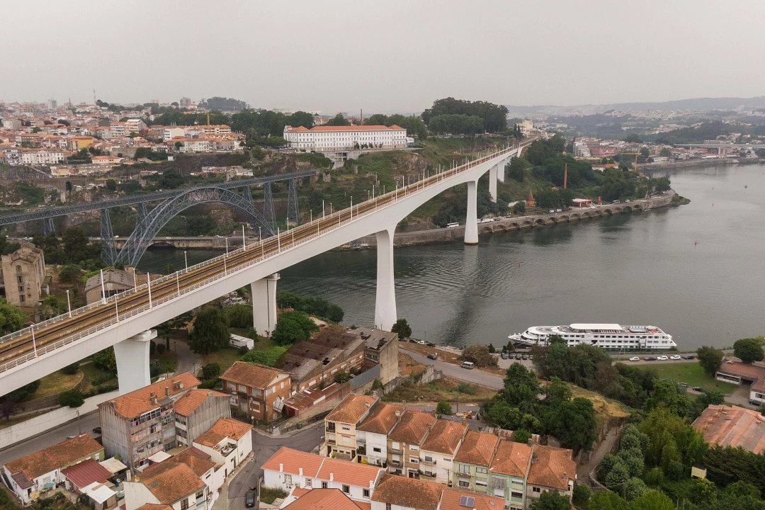 Prédio para Venda em Oliveira do Douro Foto 4