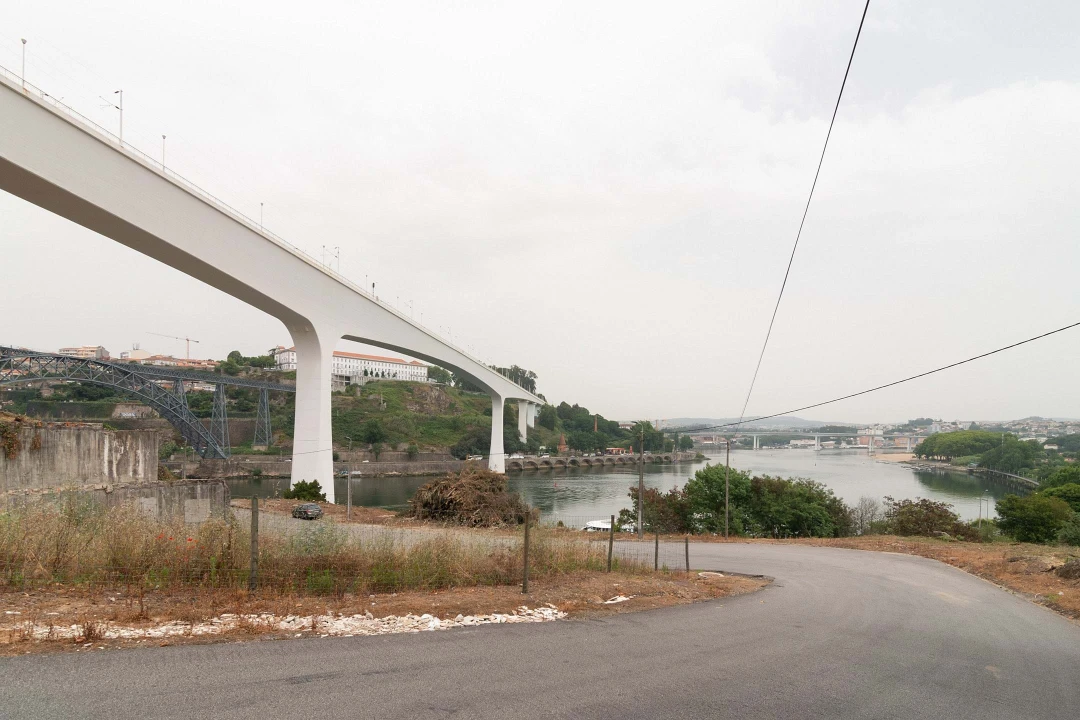 Prédio para Venda em Oliveira do Douro Foto 14