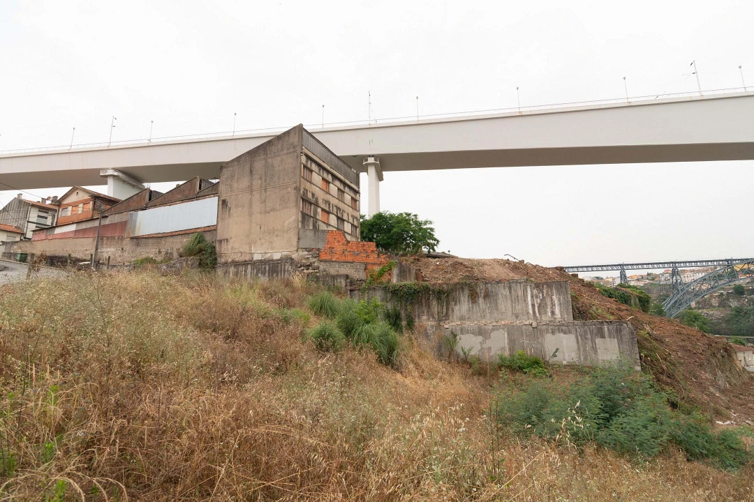 Prédio para Venda em Oliveira do Douro Foto 12