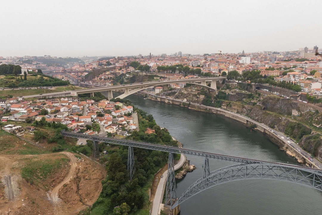 Prédio para Venda em Oliveira do Douro Foto 6