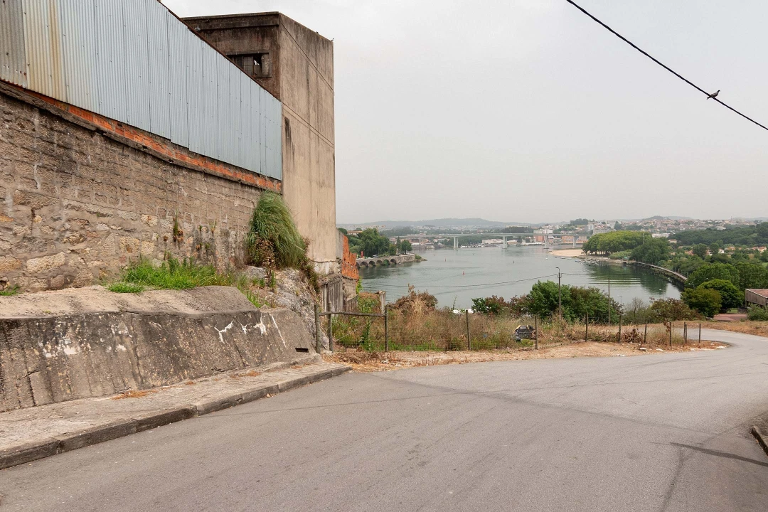 Prédio para Venda em Oliveira do Douro Foto 24
