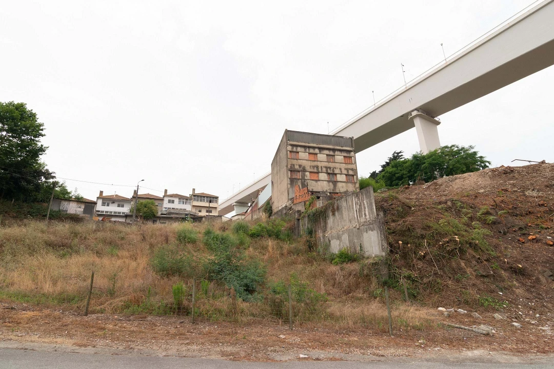 Prédio para Venda em Oliveira do Douro Foto 10