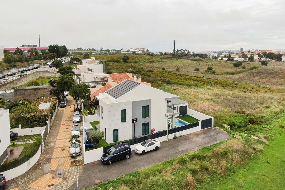 Moradia T5 para Venda em Porto Salvo Foto 19