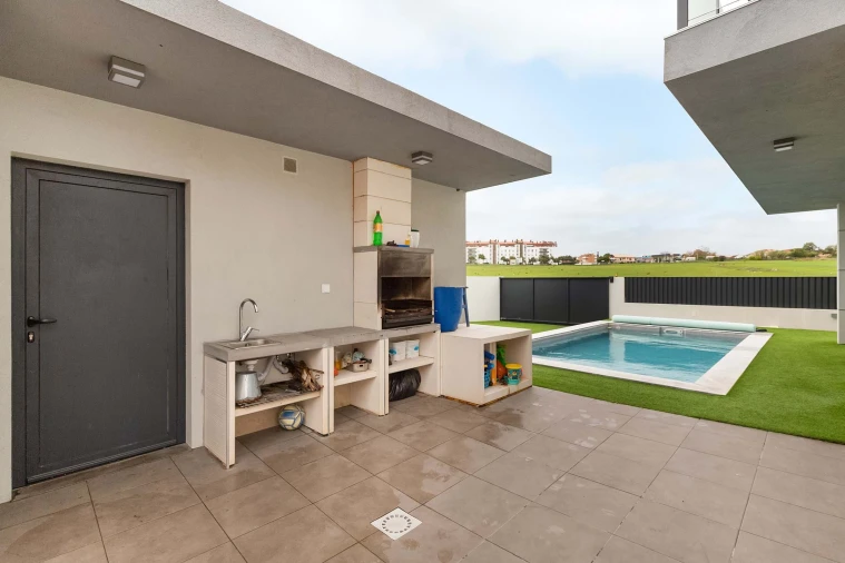 Moradia T5 para Venda em Porto Salvo Foto 13