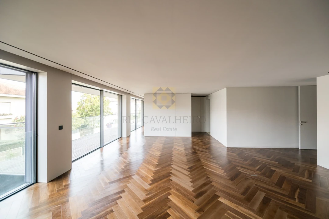 Apartamento T4 para Venda em Lordelo do Ouro e Massarelos Foto 3