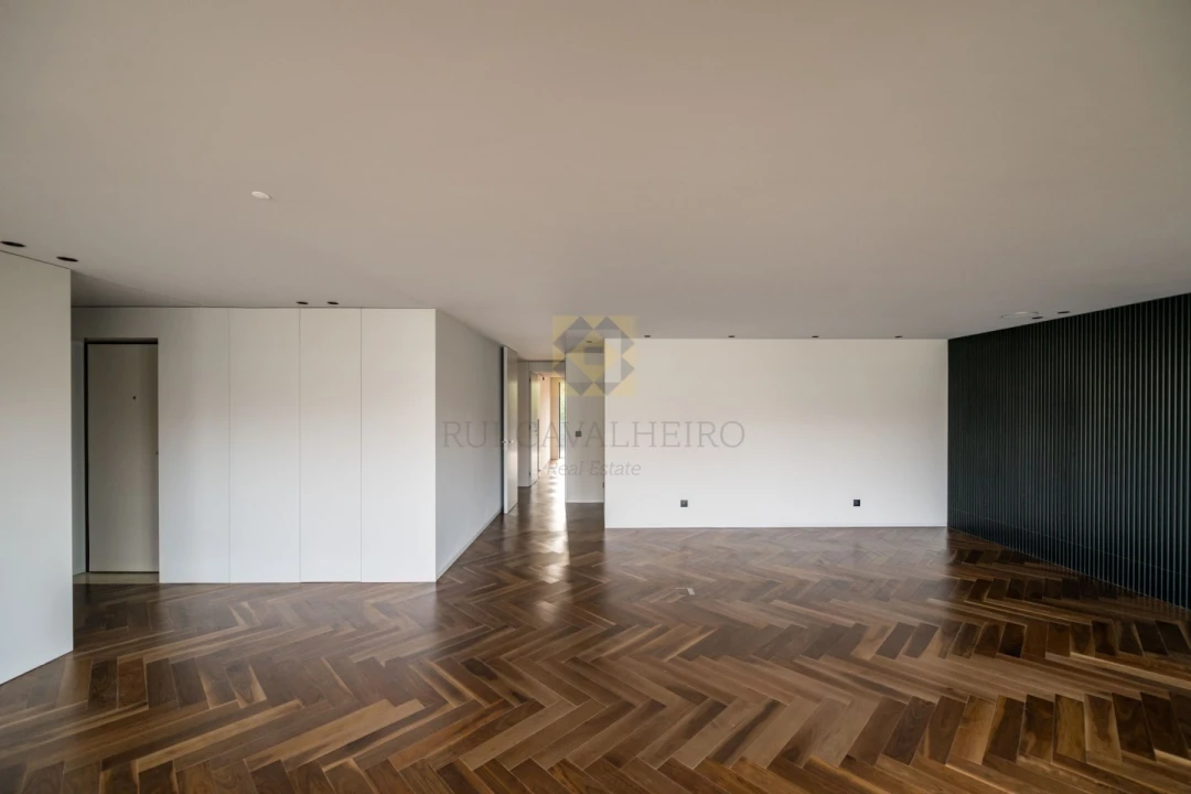 Apartamento T4 para Venda em Lordelo do Ouro e Massarelos Foto 9