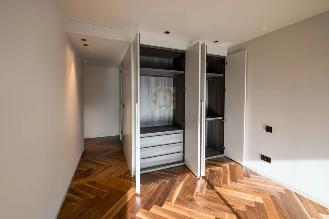 Apartamento T4 para Venda em Lordelo do Ouro e Massarelos Foto 18