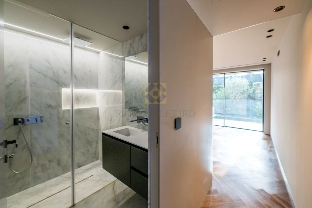 Apartamento T4 para Venda em Lordelo do Ouro e Massarelos Foto 21