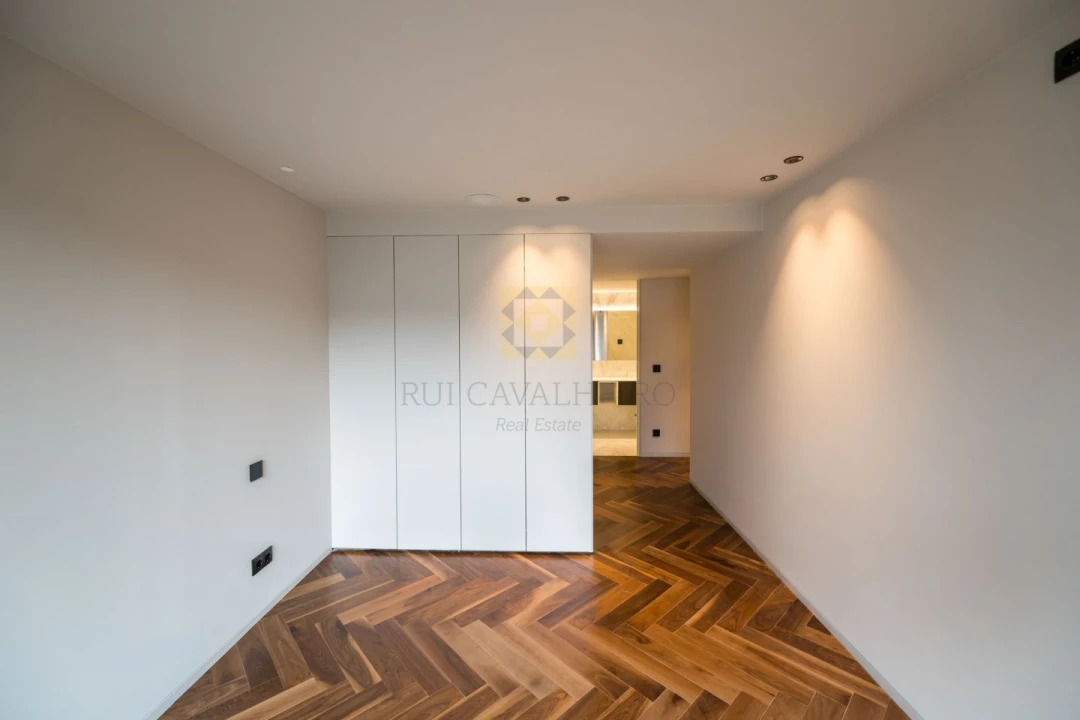 Apartamento T4 para Venda em Lordelo do Ouro e Massarelos Foto 26