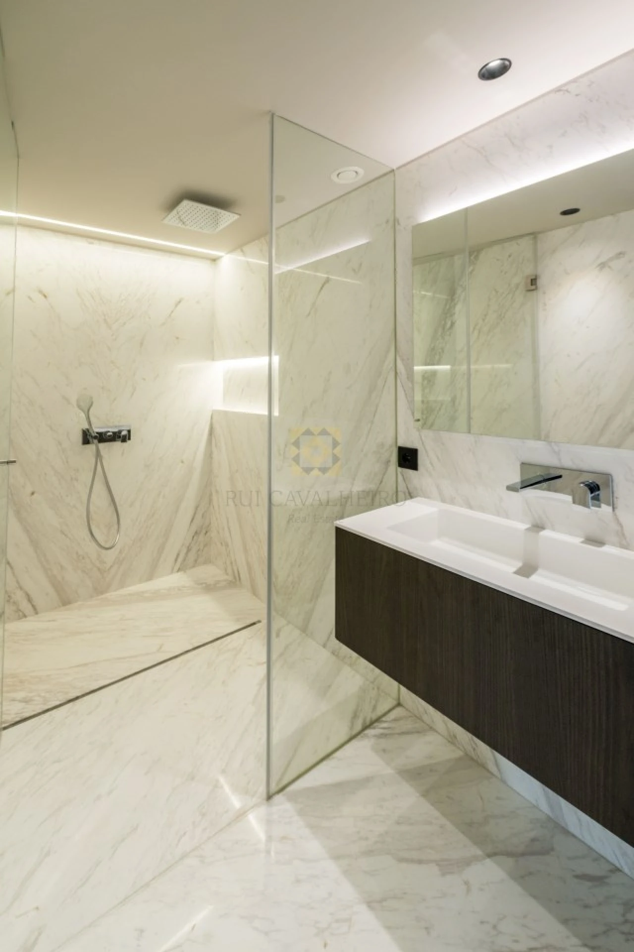 Apartamento T4 para Venda em Lordelo do Ouro e Massarelos Foto 30