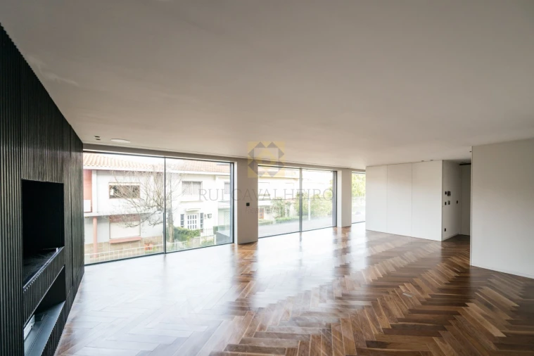 Apartamento T4 para Venda em Lordelo do Ouro e Massarelos Foto 10