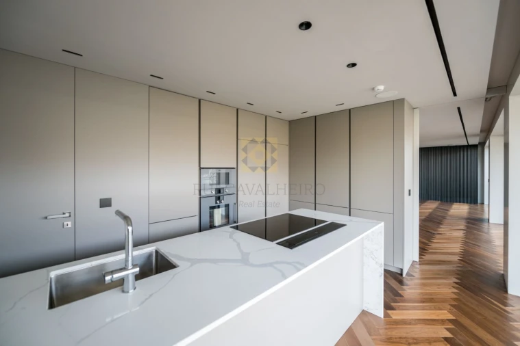 Apartamento T4 para Venda em Lordelo do Ouro e Massarelos Foto 12