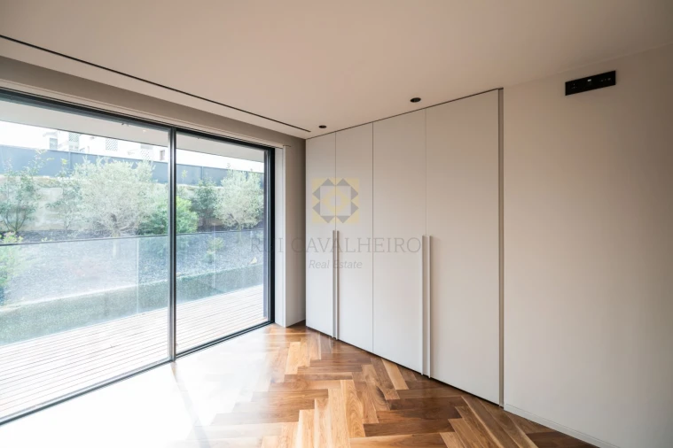 Apartamento T4 para Venda em Lordelo do Ouro e Massarelos Foto 19