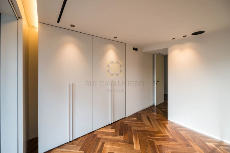 Apartamento T4 para Venda em Lordelo do Ouro e Massarelos Foto 20