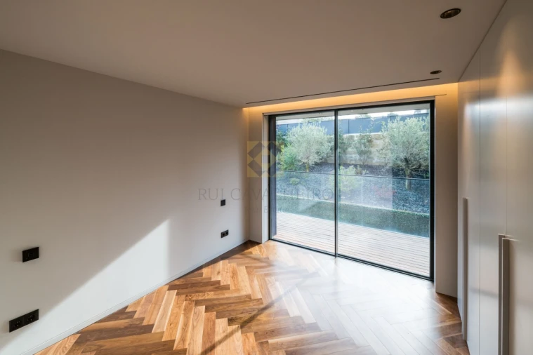 Apartamento T4 para Venda em Lordelo do Ouro e Massarelos Foto 23