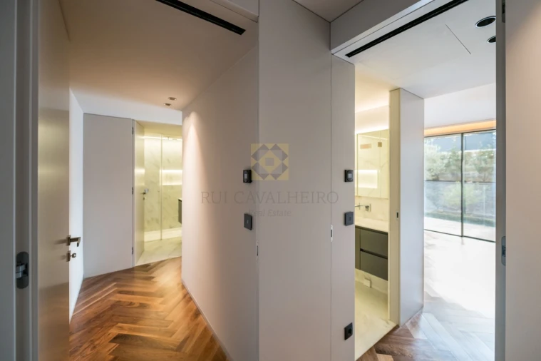 Apartamento T4 para Venda em Lordelo do Ouro e Massarelos Foto 24