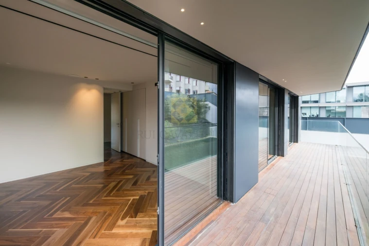 Apartamento T4 para Venda em Lordelo do Ouro e Massarelos Foto 25