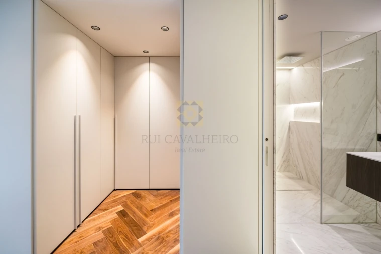 Apartamento T4 para Venda em Lordelo do Ouro e Massarelos Foto 27