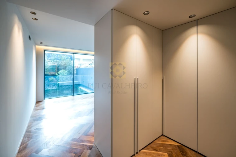 Apartamento T4 para Venda em Lordelo do Ouro e Massarelos Foto 33