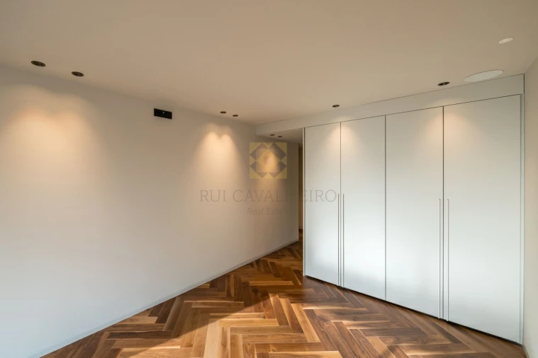 Apartamento T4 para Venda em Lordelo do Ouro e Massarelos Foto 34