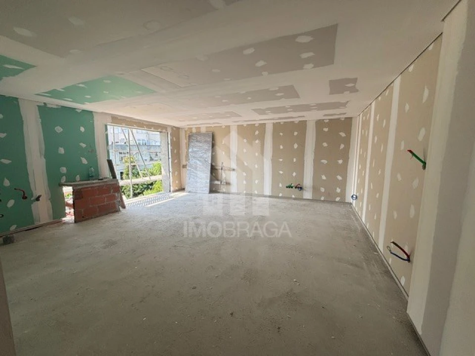 Apartamento T1 para Venda em Amares e Figueiredo Foto 1