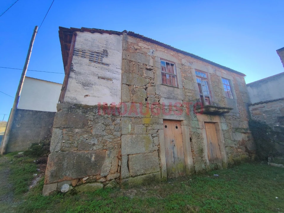 Moradia T3 para Venda em Cerdeira Foto 1