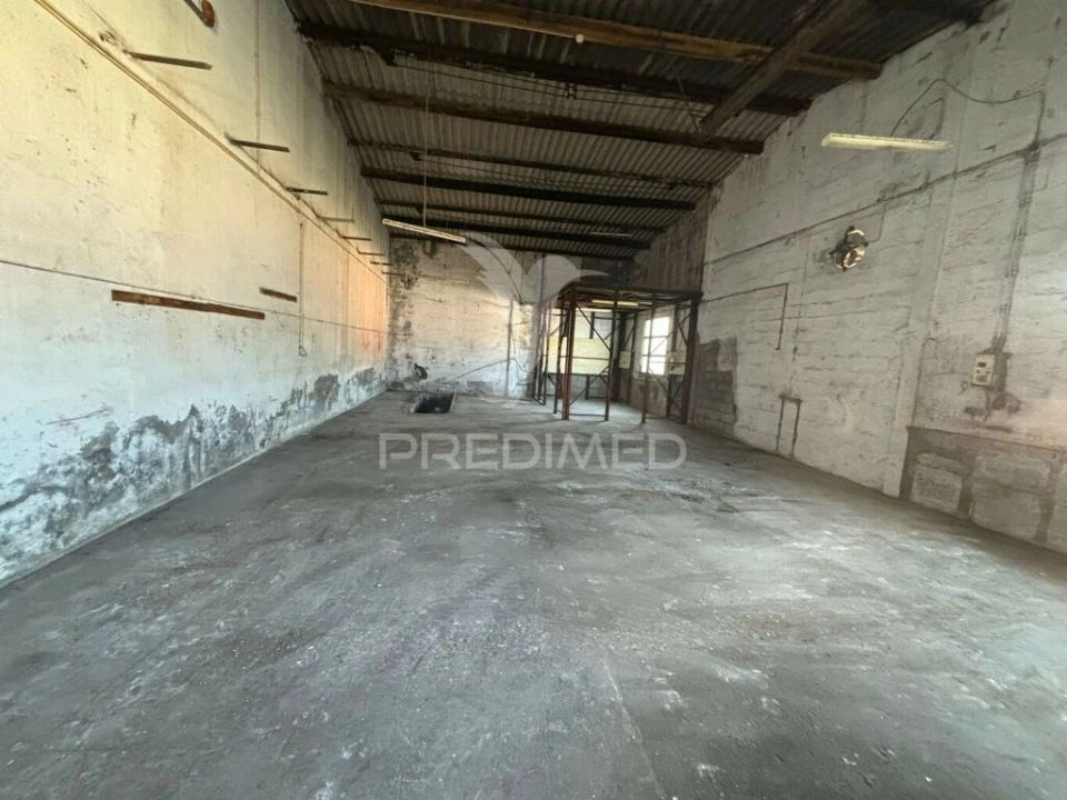 Armazém para Venda em Praia da Vitoria (Santa Cruz) Foto 10