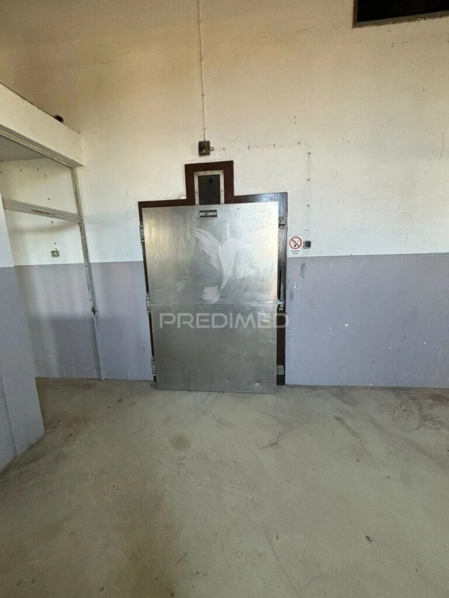 Armazém para Venda em Praia da Vitoria (Santa Cruz) Foto 2