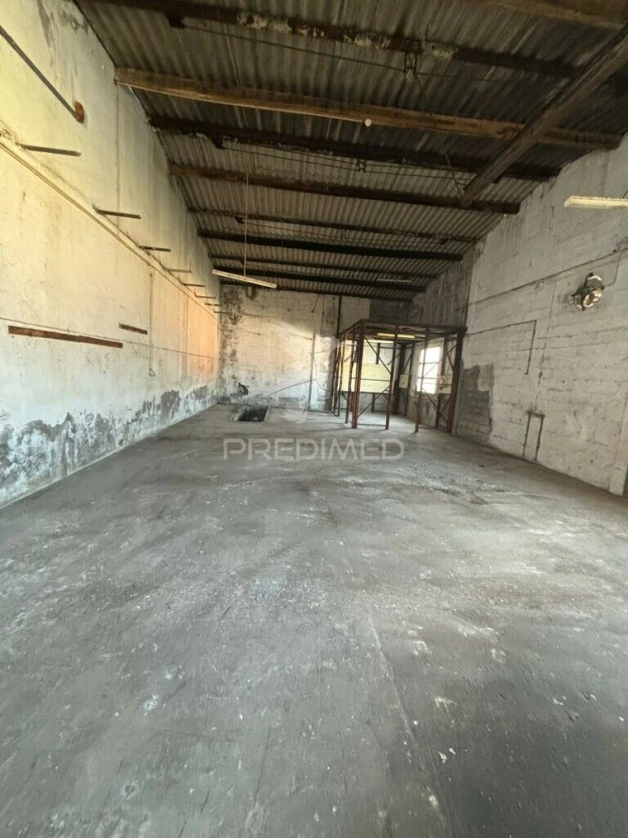 Armazém para Venda em Praia da Vitoria (Santa Cruz) Foto 15