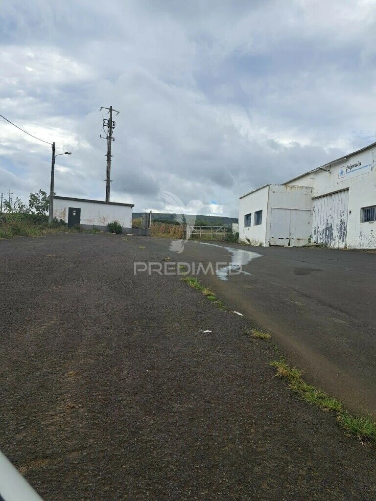 Armazém para Venda em Praia da Vitoria (Santa Cruz) Foto 7