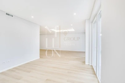 Apartamento T3 para Venda em Carcavelos e Parede