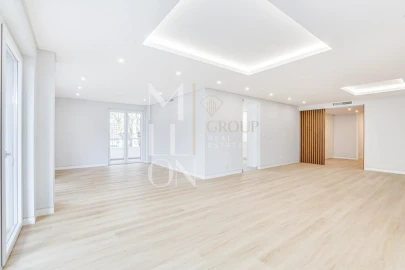 Apartamento T3 para Venda em Carcavelos e Parede