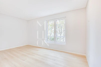 Apartamento T3 para Venda em Carcavelos e Parede