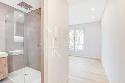 Apartamento T3 para Venda em Carcavelos e Parede