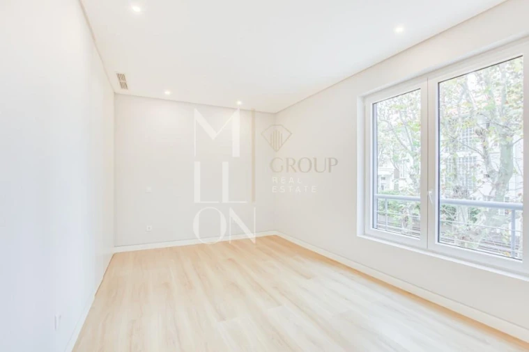 Apartamento T3 para Venda em Carcavelos e Parede Foto 25