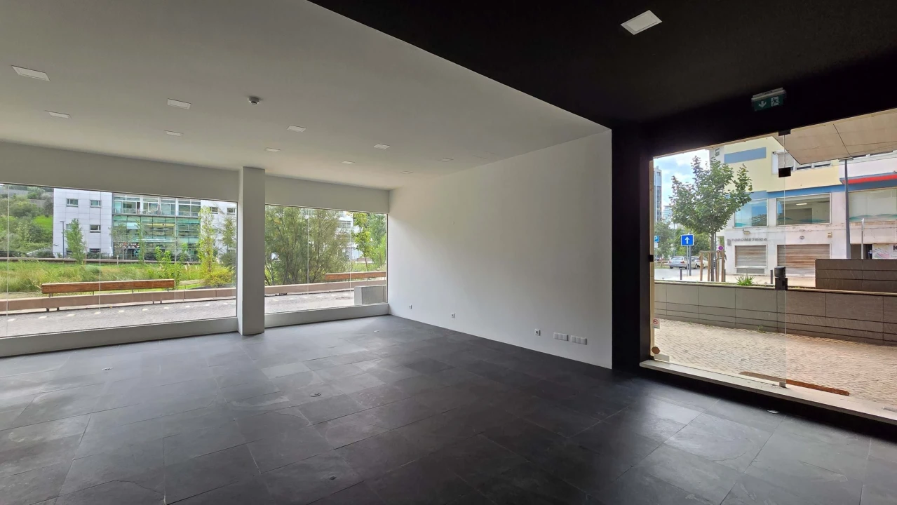 Negócio para Venda em Campolide Foto 1