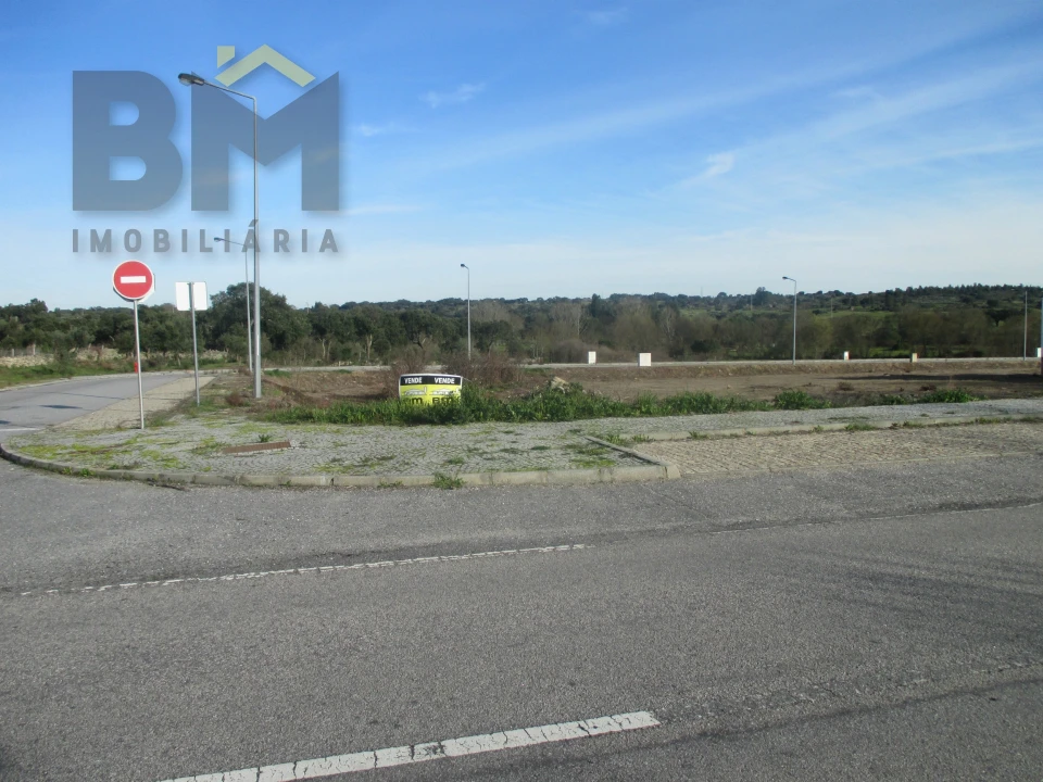 Terreno para Venda em Escalos de Cima e Lousa Foto 2