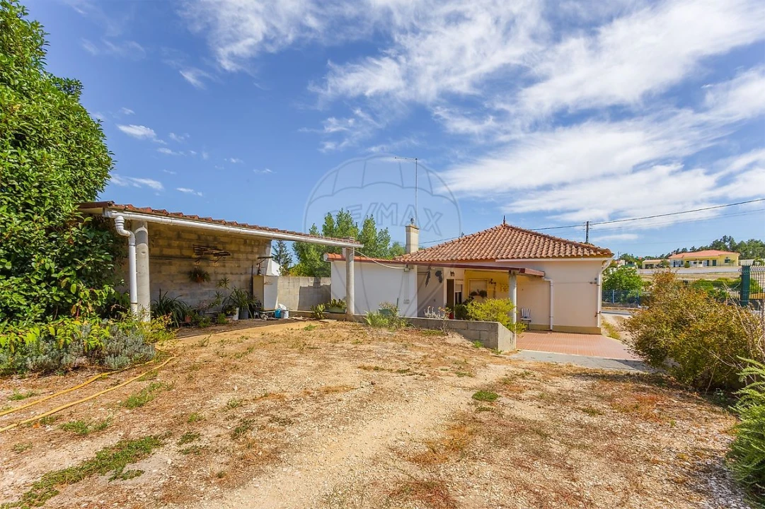 Moradia T4 para Venda em Vale da Pedra Foto 4