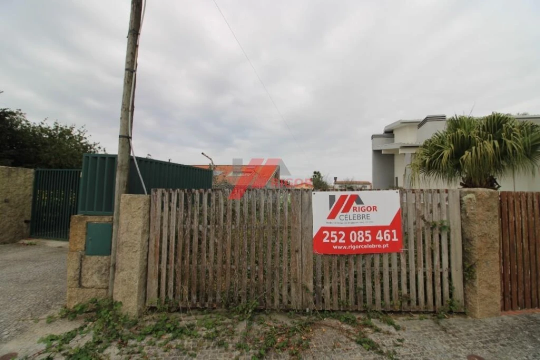 Moradia T5 para Venda em Azurara Foto 4