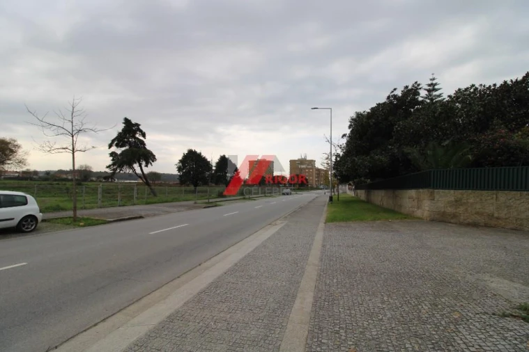 Moradia T5 para Venda em Azurara Foto 6