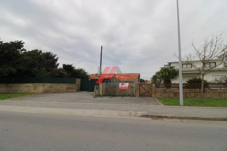 Moradia T5 para Venda em Azurara Foto 3