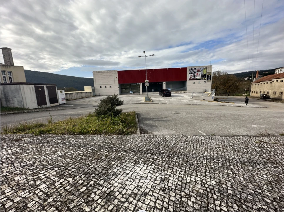 Armazém para Venda em Minde Foto 1