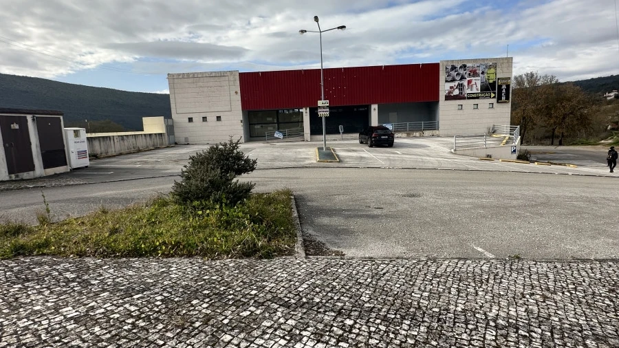 Armazém para Venda em Minde