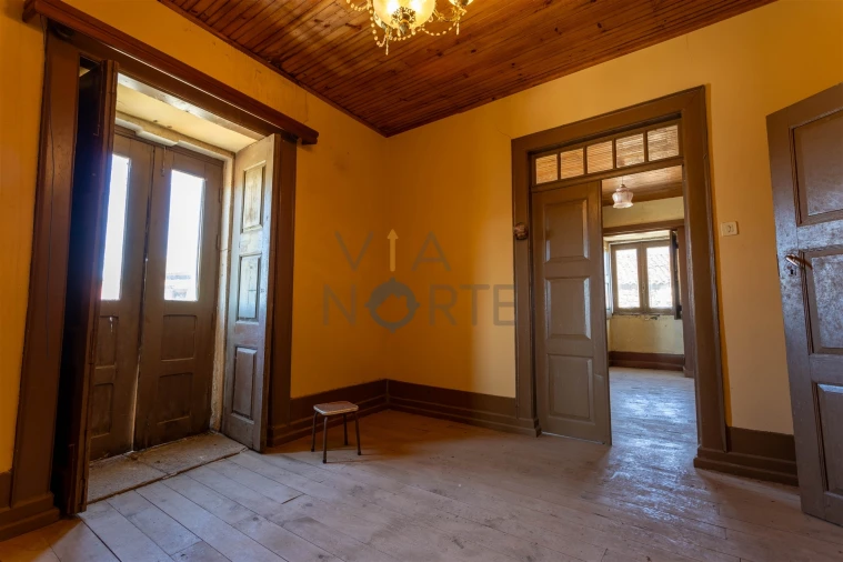 Moradia T7 para Venda em Castro Vicente Foto 16